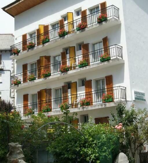 בית מלון כפרי Hostal Pirineos Meliz