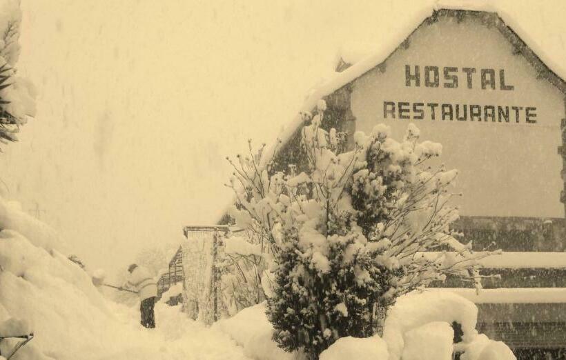 فندق Hostal Restaurante Asador Pañart