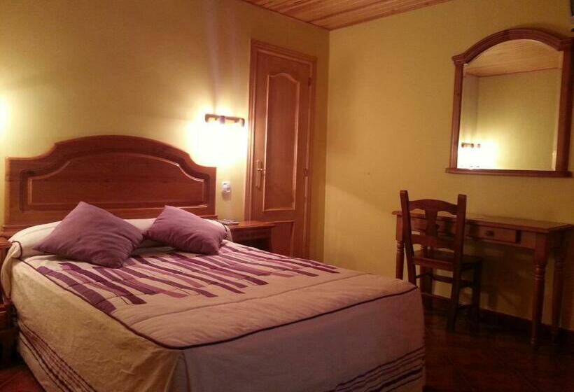 فندق Hostal Restaurante Asador Pañart