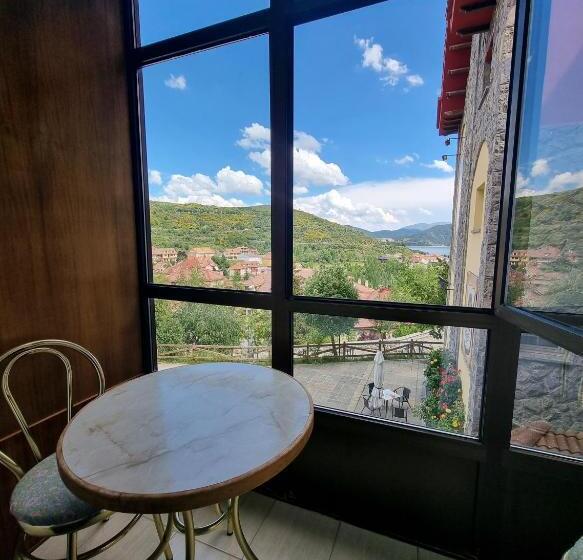 Отель Hostal Sainz