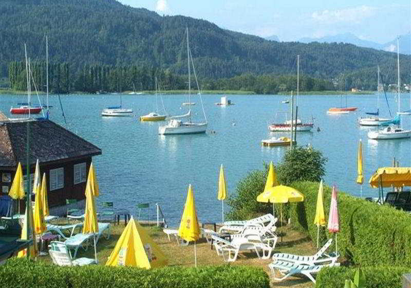 בית מלון כפרי Ambassador