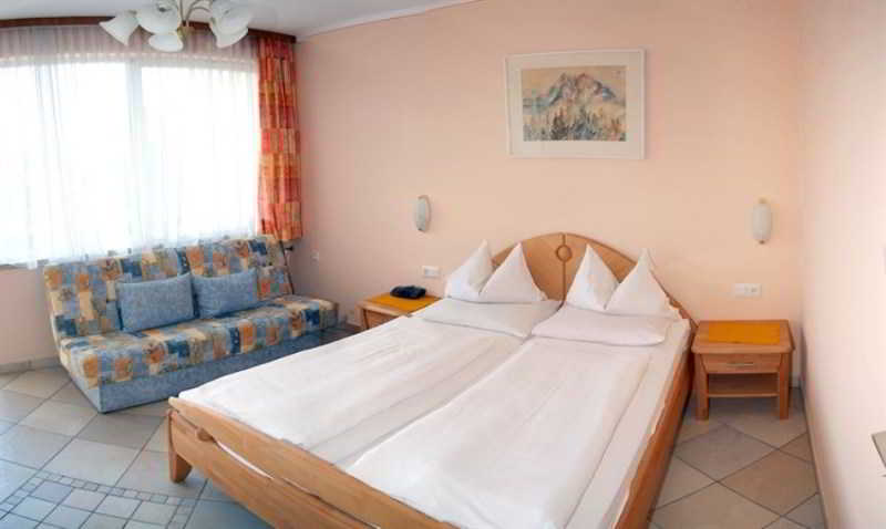 בית מלון כפרי Ambassador