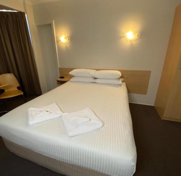 בית מלון כפרי Aviators Lodge