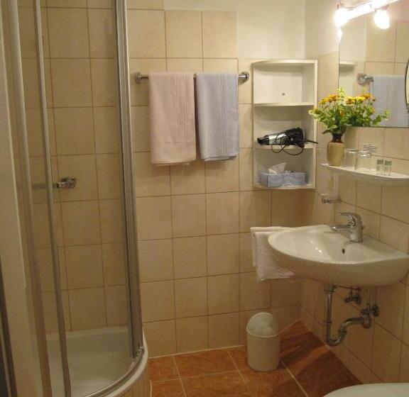 هتل Kur  Und Gästehaus Villa Anna