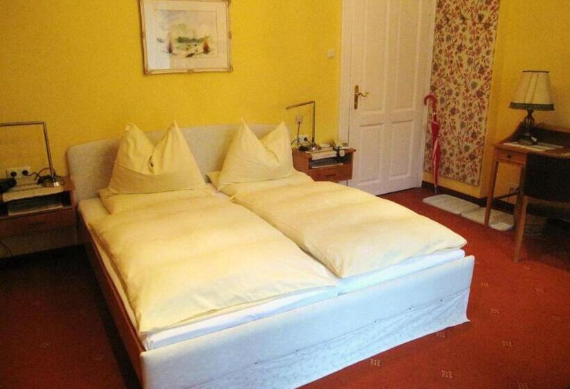 هتل Kur  Und Gästehaus Villa Anna