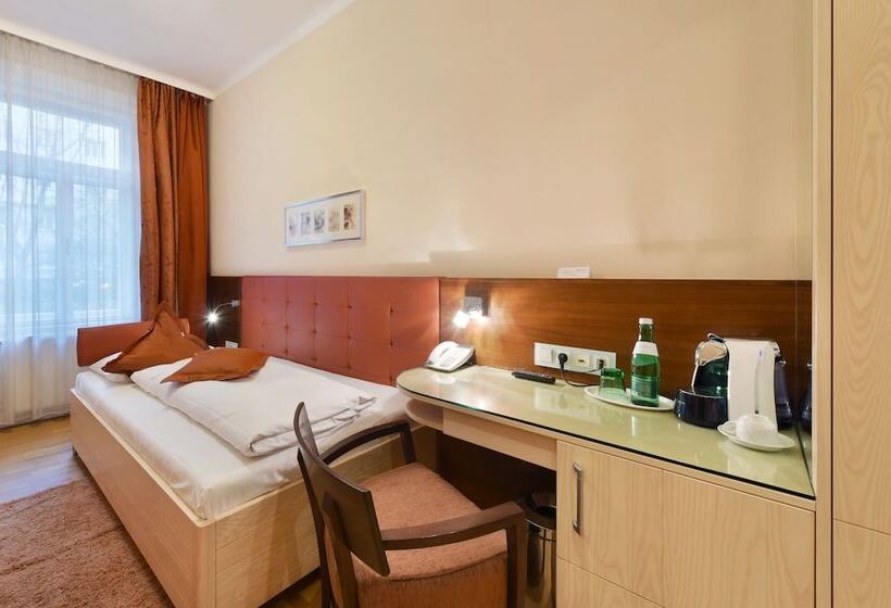 בית מלון כפרי Pension Baronesse