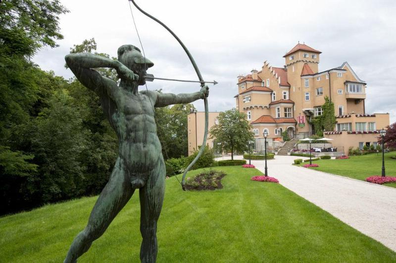 هتل Schloss Monchstein