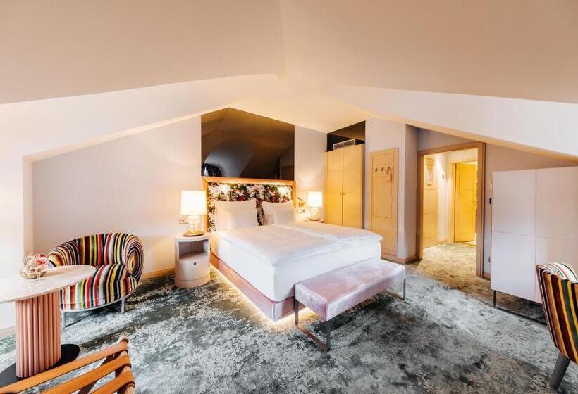 هتل Schloss Seefels