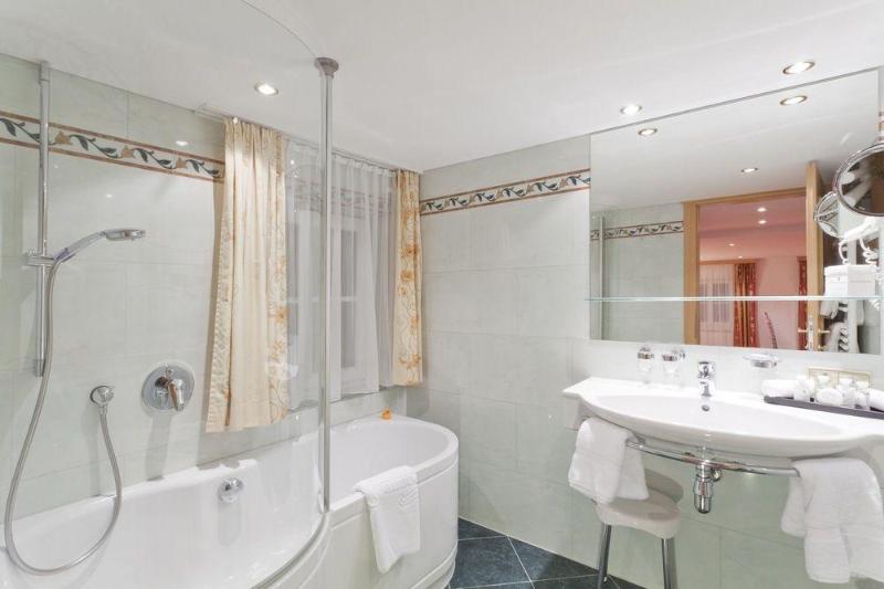 هتل Tannbergerhof Im Zentrum Von Lech