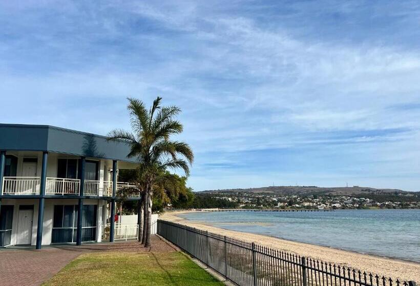 Hilton Beachfront Motel