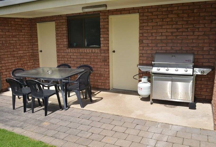 בית מלון כפרי Arkana Motor Inn & Terrace Apartments