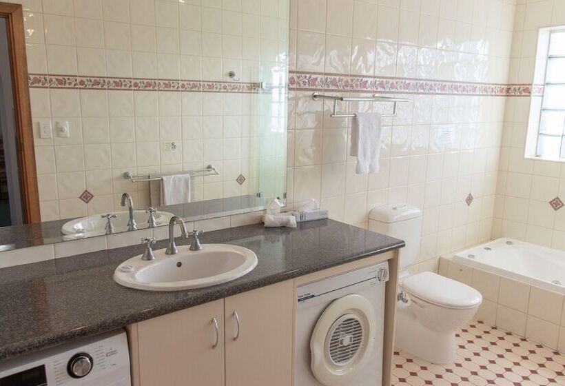 בית מלון כפרי Arkana Motor Inn & Terrace Apartments