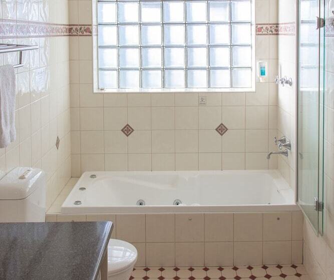 בית מלון כפרי Arkana Motor Inn & Terrace Apartments