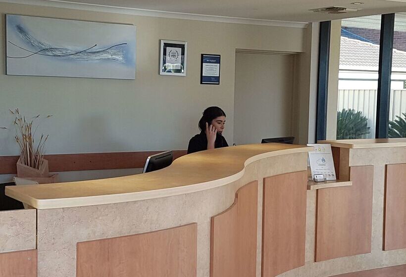 בית מלון כפרי Best Western Chaffey Motor Inn