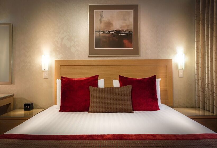 فندق Best Western Plus Travel Inn