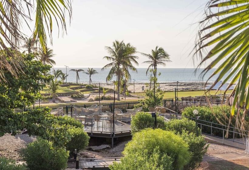 בית מלון כפרי Cable Beach Club Resort & Spa
