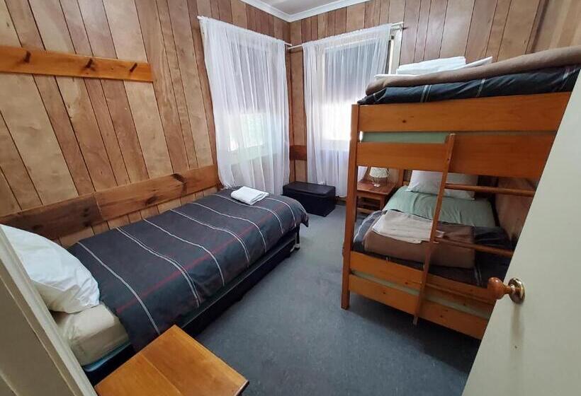 Hotel Coach House Inn