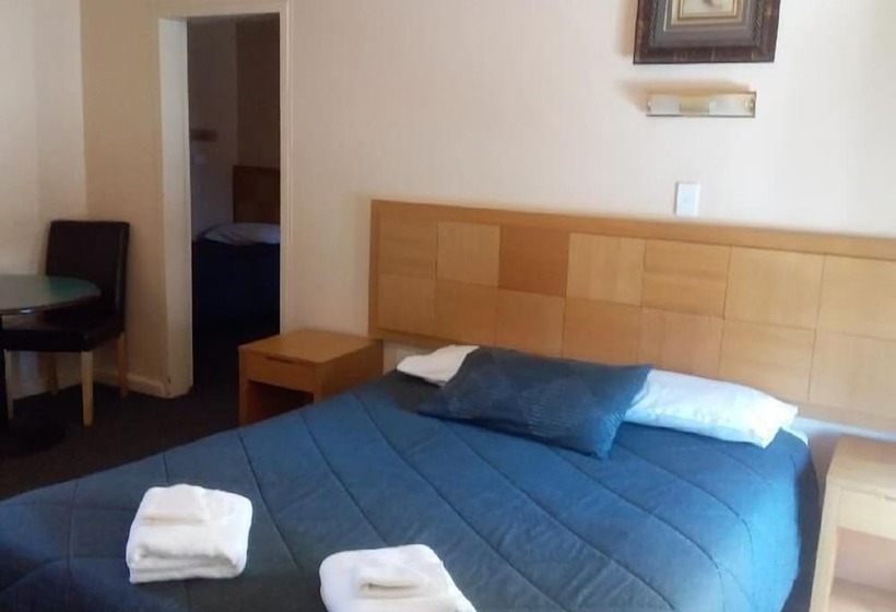 فندق Desert Sand Motor Inn