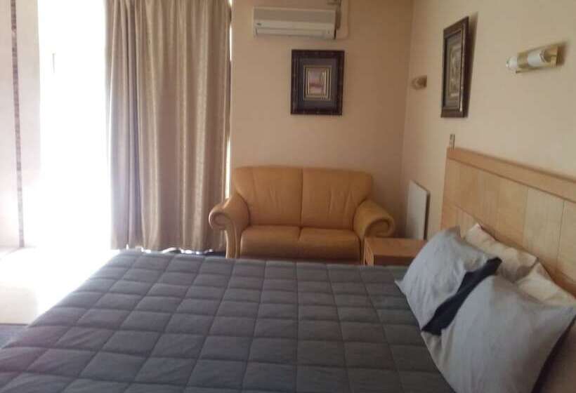 فندق Desert Sand Motor Inn