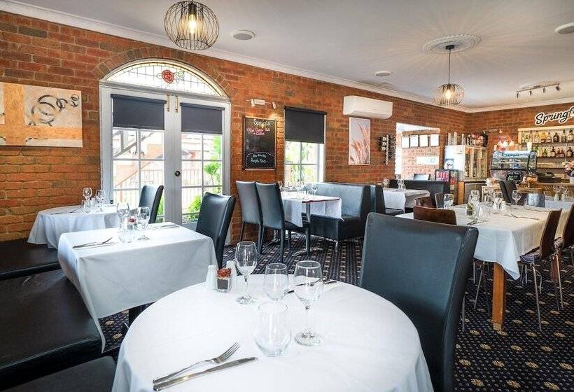 فندق Early Australian Motor Inn