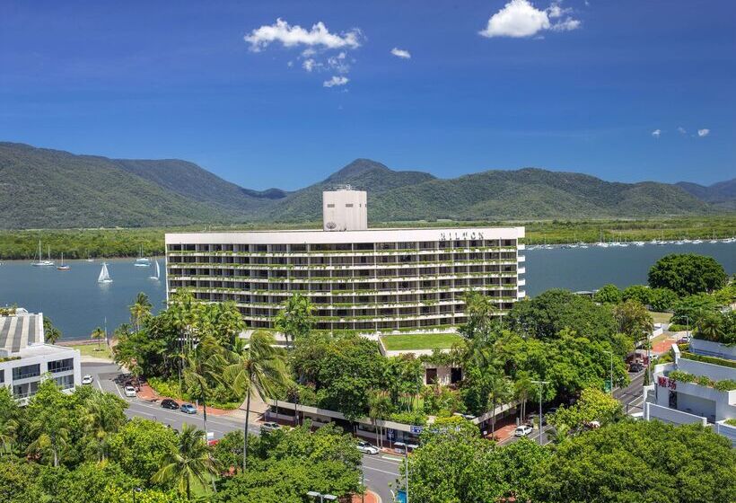 هتل Hilton Cairns