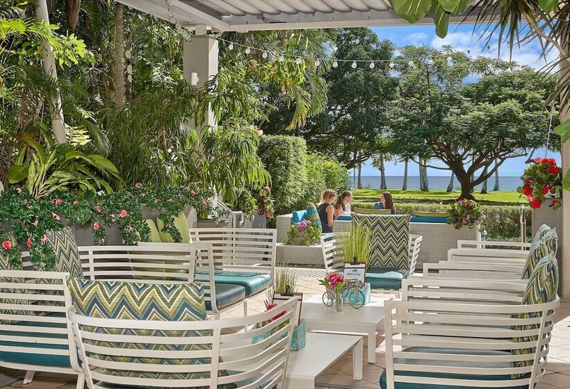 هتل Cairns Harbourside