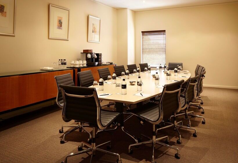 هتل Residence On Langley Park