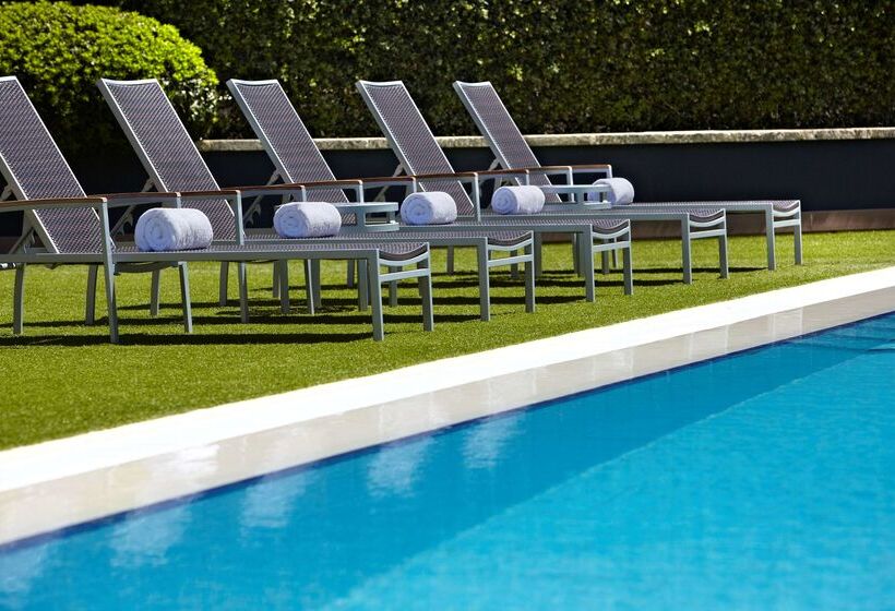 هتل Residence On Langley Park