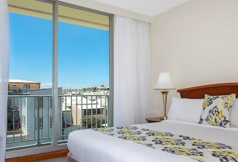 هتل Noah S On The Beach