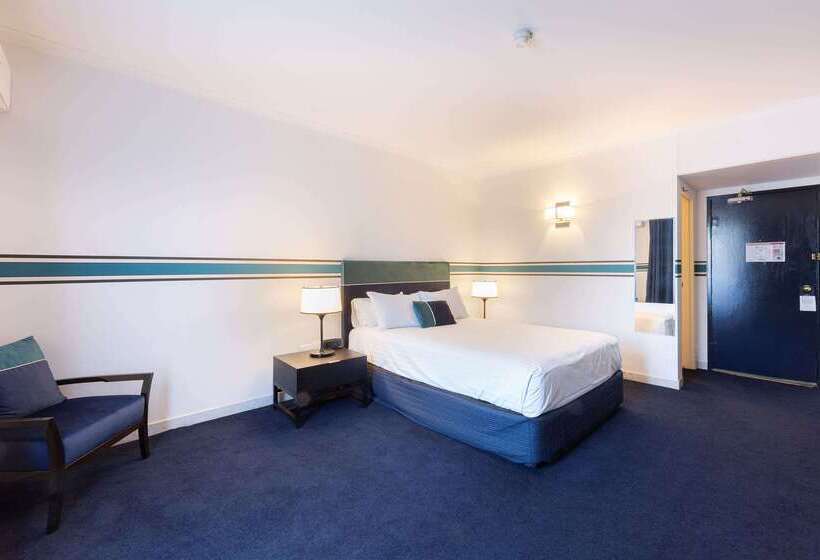 هتل Ramada Diplomat Canberra