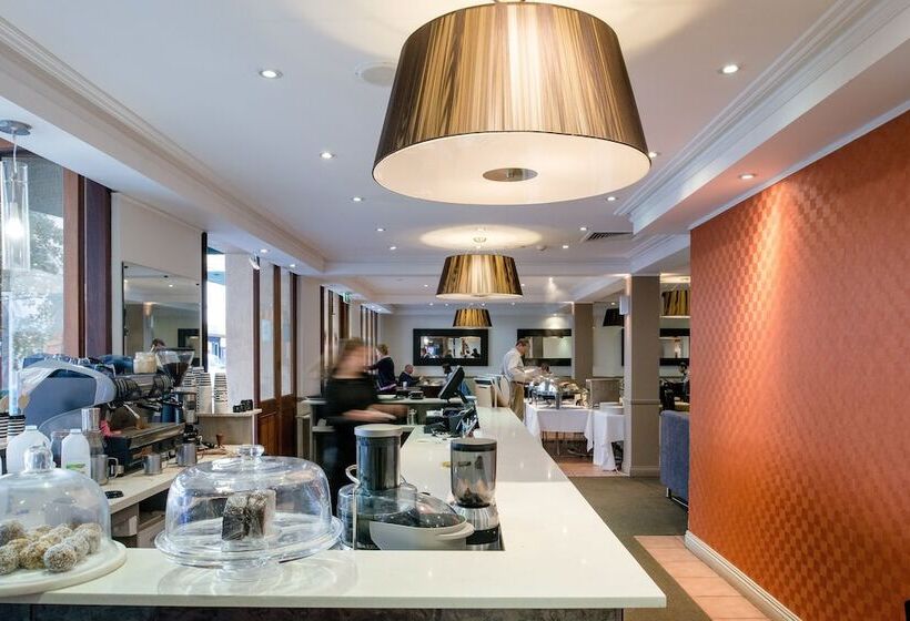 هتل Seasons Of Perth