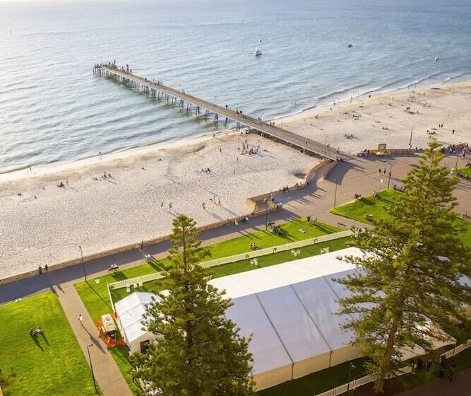 هتل Stamford Grand Adelaide