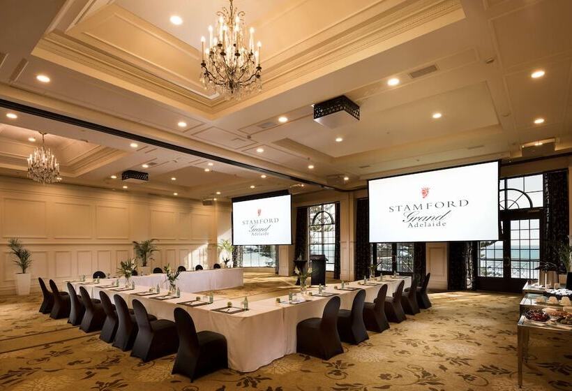 هتل Stamford Grand Adelaide