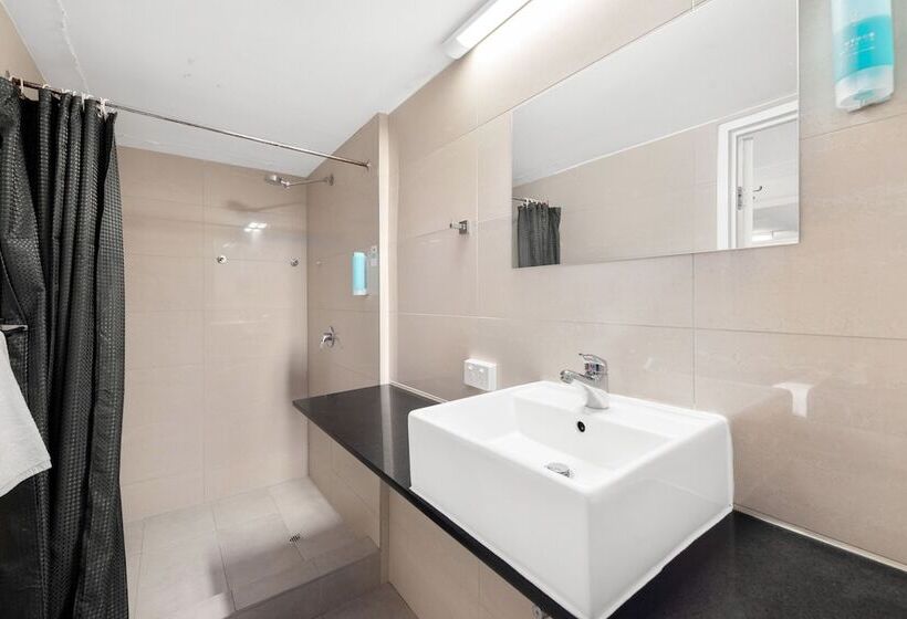 مُتل Hamilton Brisbane Airport