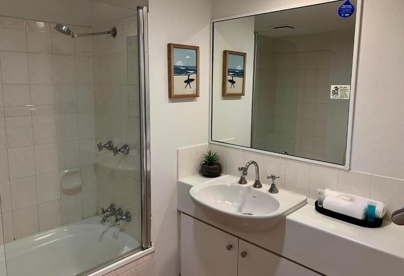 استراحتگاه Outrigger Burleigh