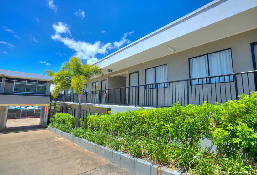 Queens Hotel & Motel