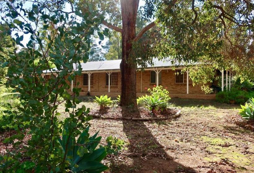 Travellers Rest Motel
