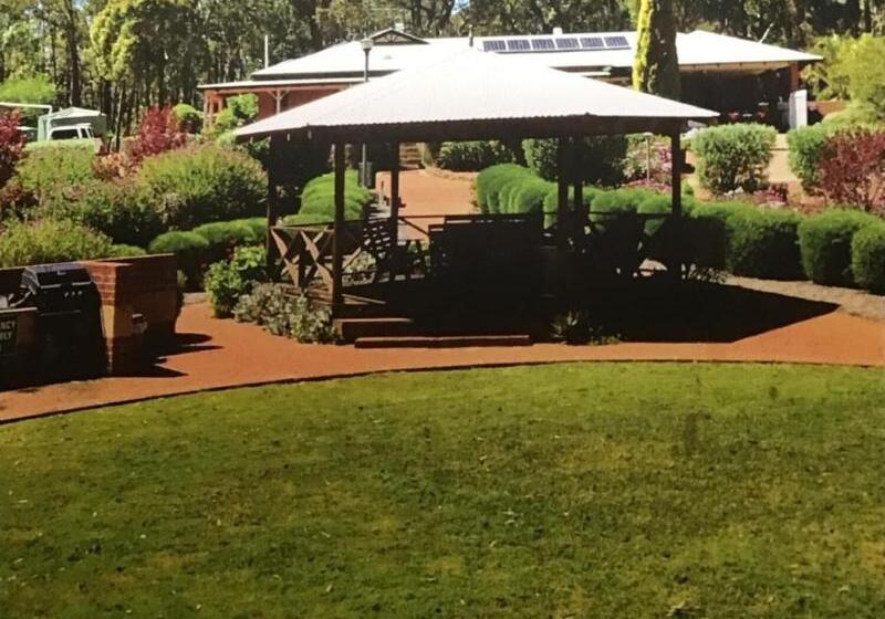 Travellers Rest Motel