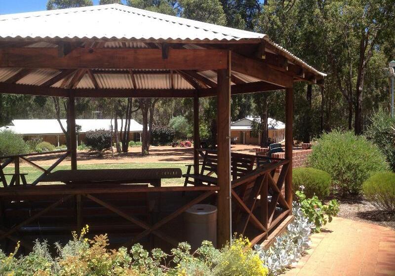 Travellers Rest Motel