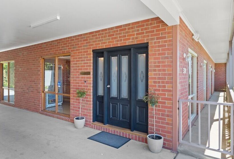 Отель Burke And Wills Motor Inn Swan Hill