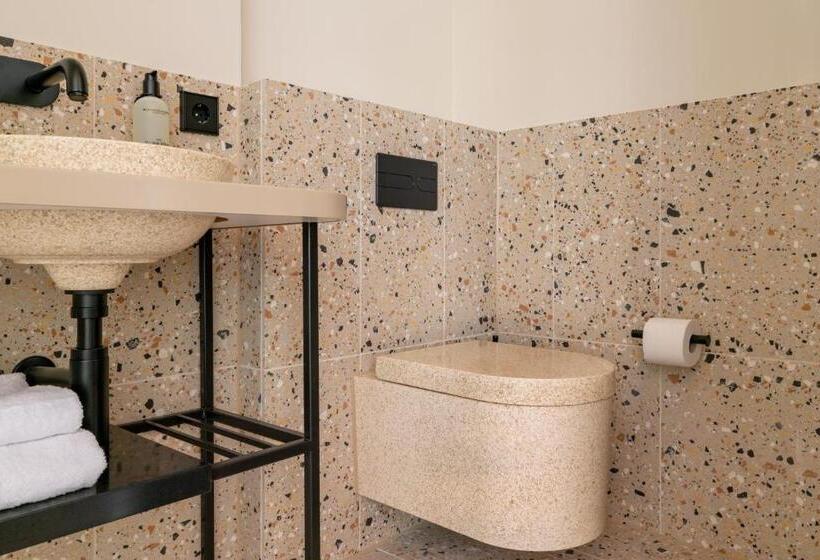 Отель The Usual Brussels