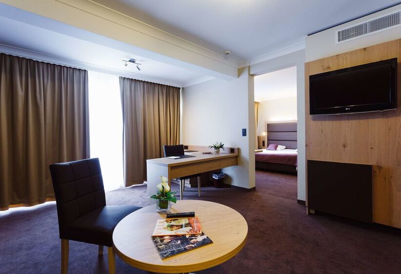 هتل Restaurant Van Der Valk Nivelles Sud