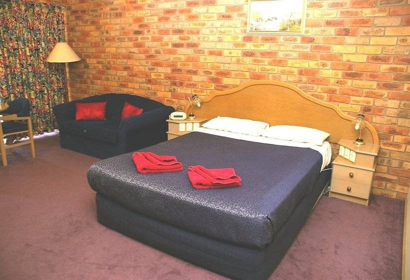 בית מלון כפרי Pines Country Club Motor Inn