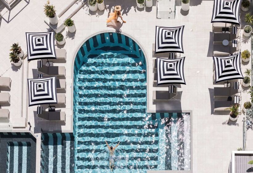 هتل Qt Gold Coast