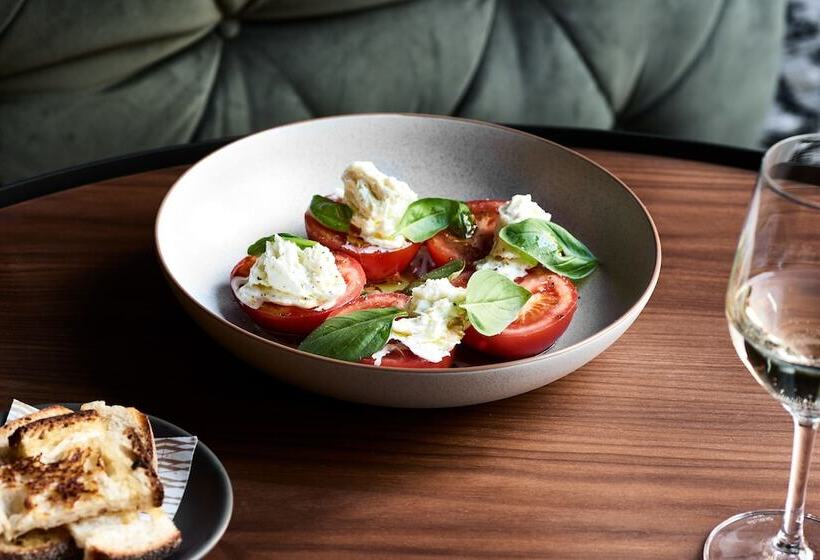 هتل Veriu Central