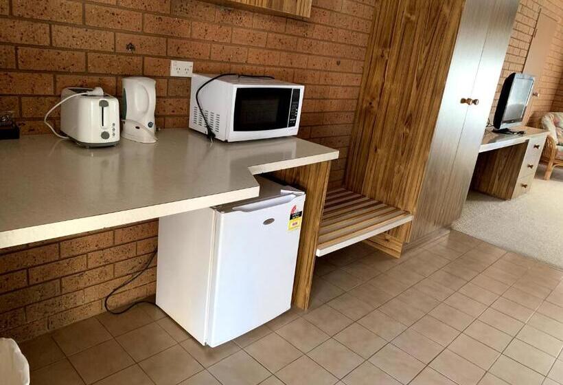 Kingswood Motel