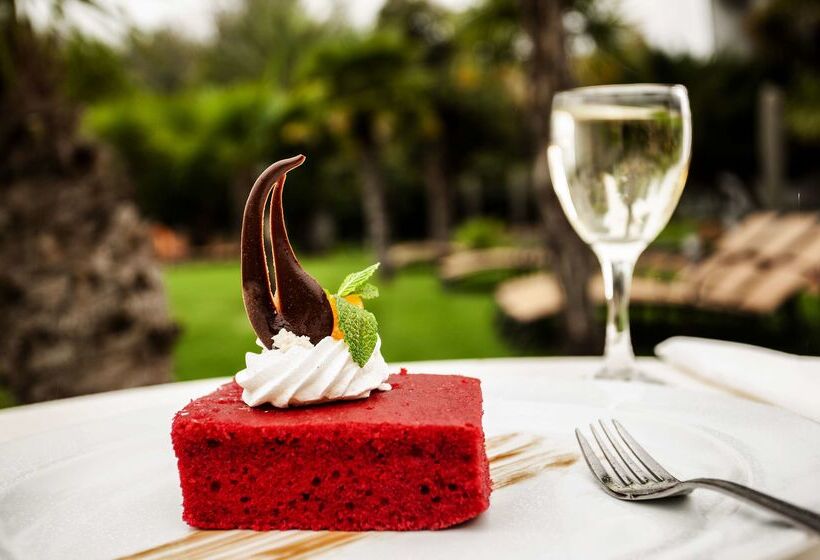 ホテル Avani Maseru