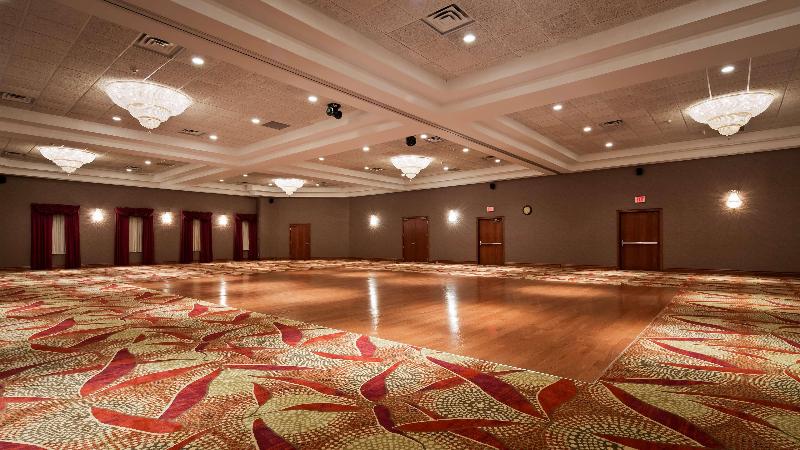 Отель Best Western Plus Cobourg Inn & Convention Centre