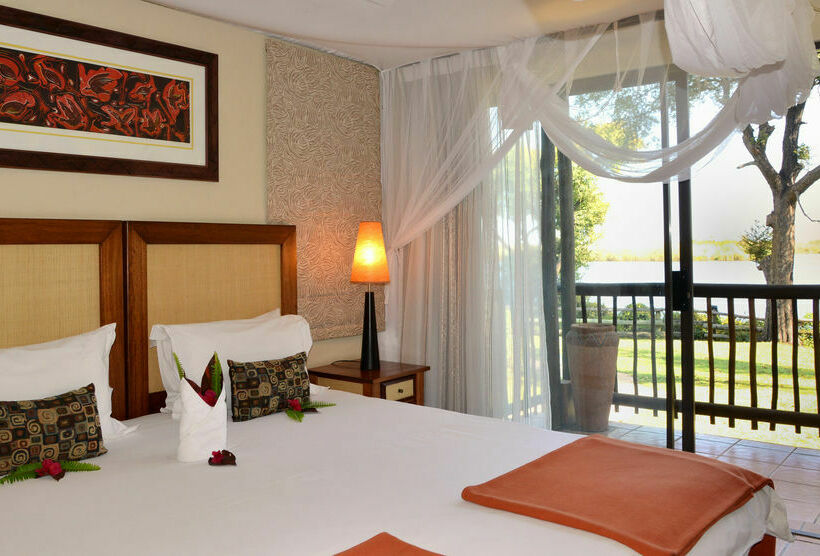 호텔 Chobe Marina Lodge