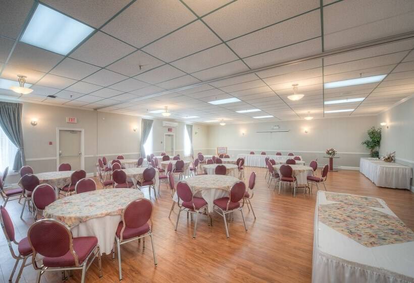 Hotel Claymore Inn And Suites